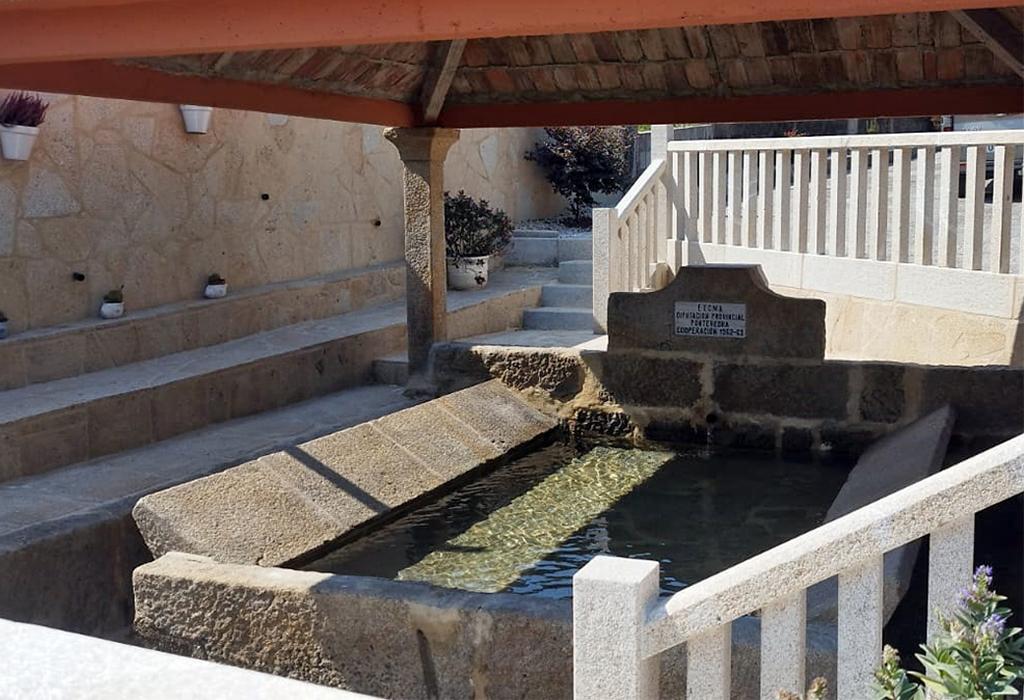 Fonte e lavadoiro de Balleas - Valga - Santa Comba de Cordeiro