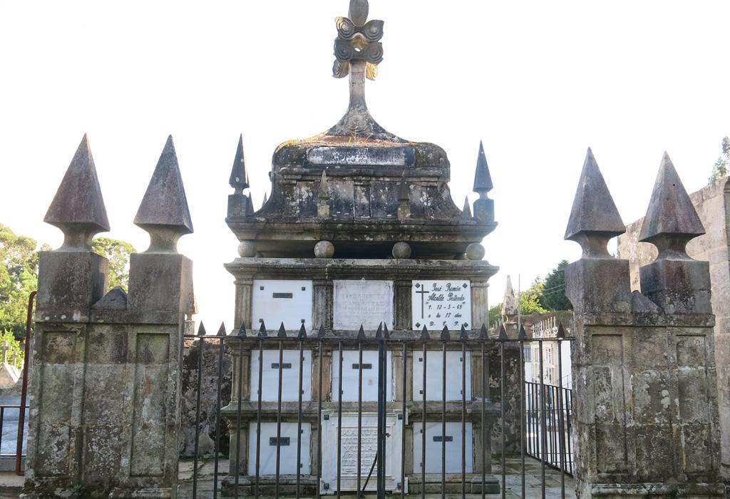 Panteón do Cemiterio de Santa María de Leiro - Rianxo - Santa María de Leiro