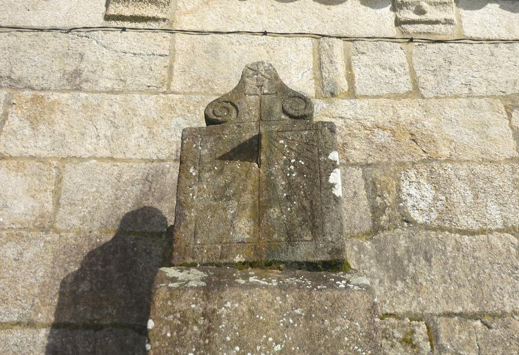 Reloxo de sol da Igrexa de San Pedro de Dimo - Catoira - San Pedro de Dimo