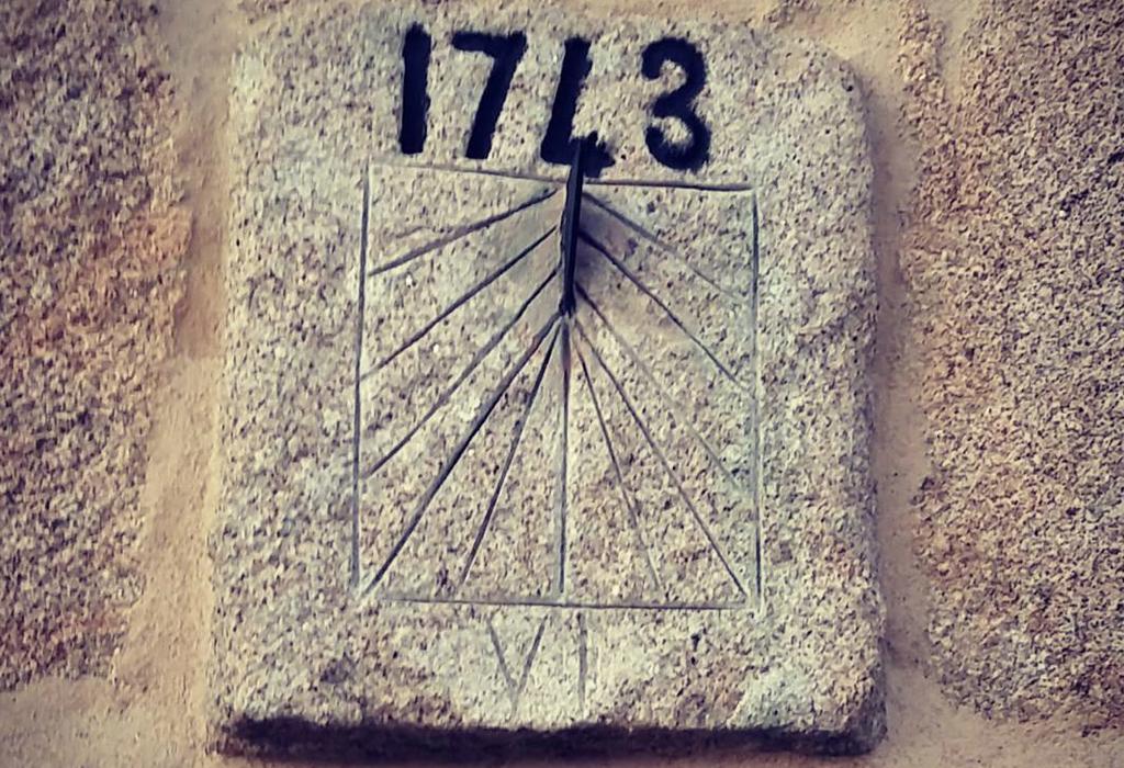 Reloxo de sol da Igrexa de San Xián de Laíño - Dodro - San Xián de Laíño